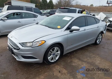 2018 Ford Fusion Hybrid S z USA, uszkodzony, nr VIN 3FA6P0UU1JR101042